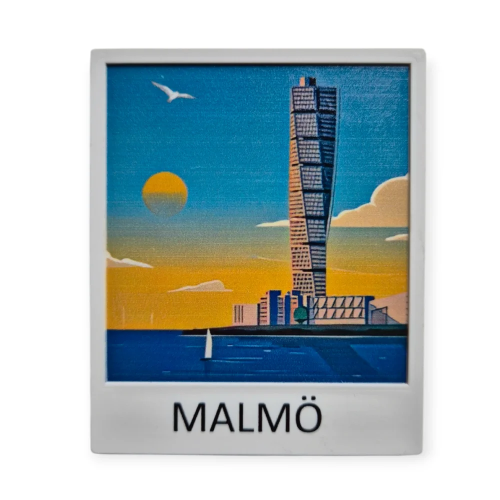 Turning Torso polaroid fridge magnet showcasing the iconic Malmö skyline at sunset